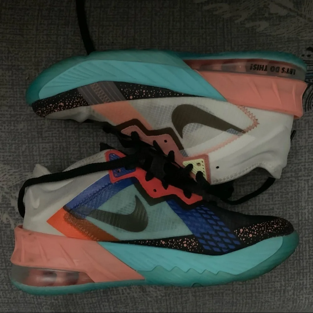 Nike lebron 18 Low GS x Space Jam “Lola Bunny” shoes